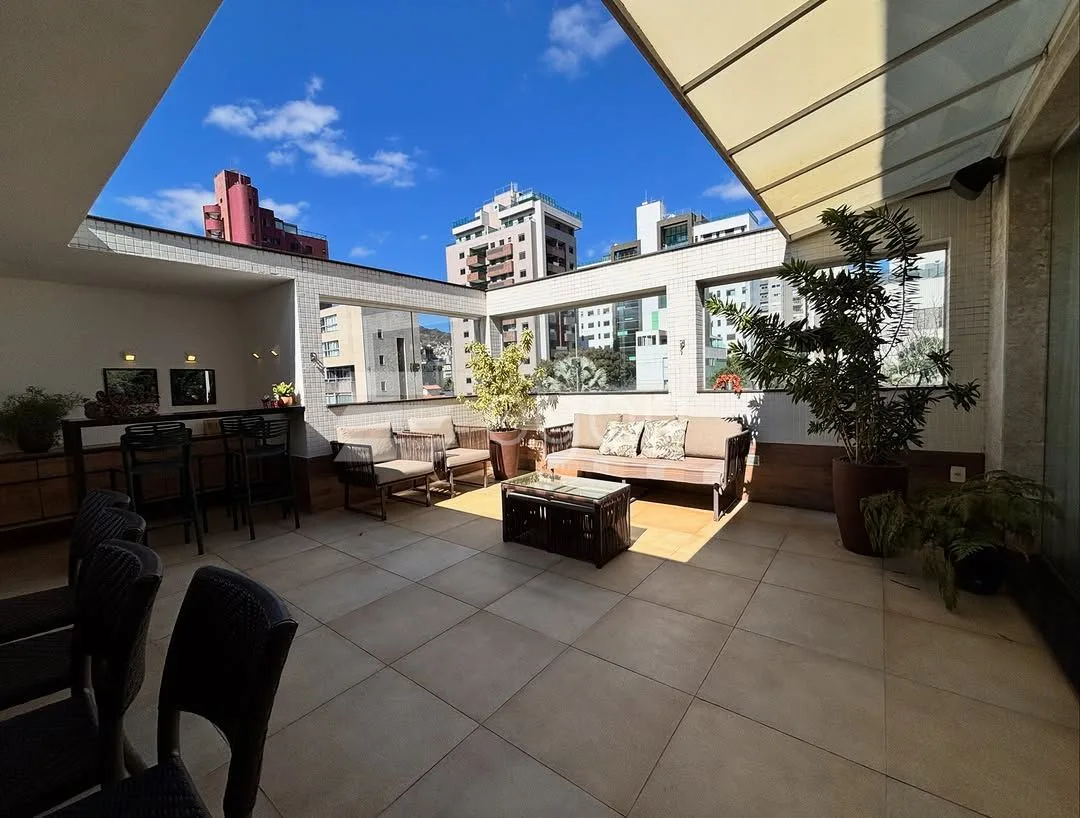 Cobertura Top House · 240 m² com Área Gourmet e Reforma Impecável